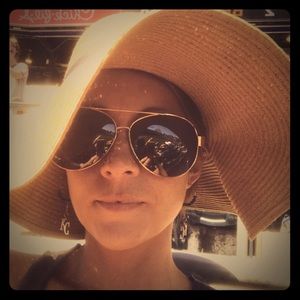 Meet your Posher, Candace